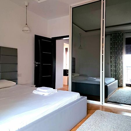 Classy Apartment With Parking In The City Center Bucarest Exterior foto