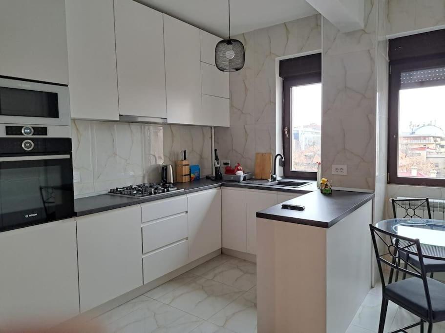 Classy Apartment With Parking In The City Center Bucarest Exterior foto