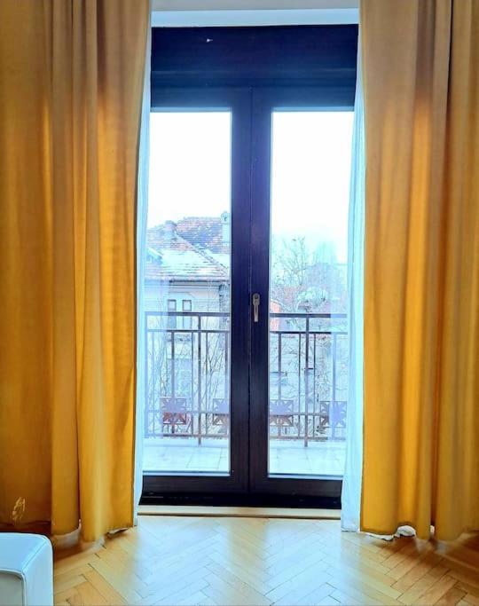 Classy Apartment With Parking In The City Center Bucarest Exterior foto