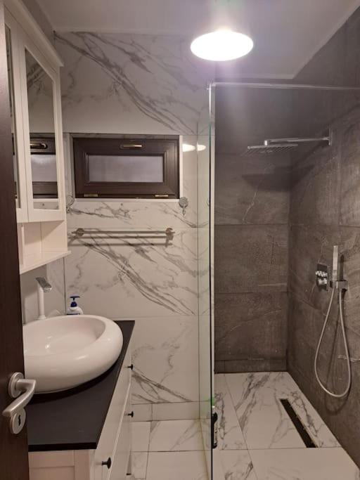 Classy Apartment With Parking In The City Center Bucarest Exterior foto