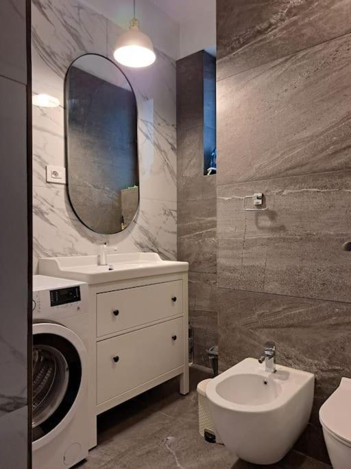 Classy Apartment With Parking In The City Center Bucarest Exterior foto
