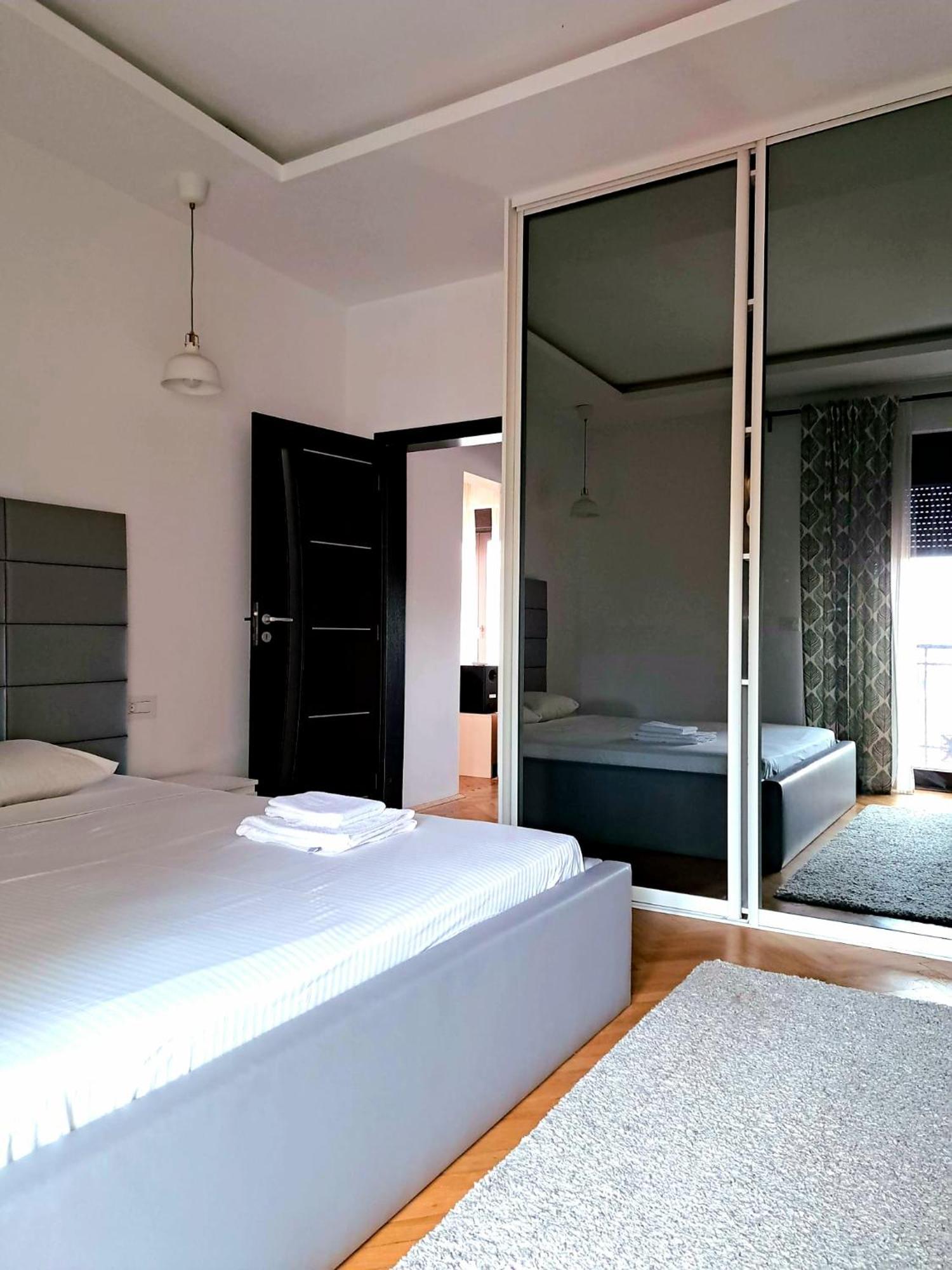 Classy Apartment With Parking In The City Center Bucarest Exterior foto